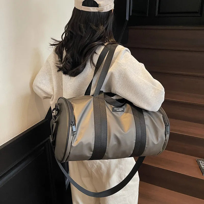 Waterproof Oxford cloth sports handbag in black, dark gold or dark grey for leisure travel