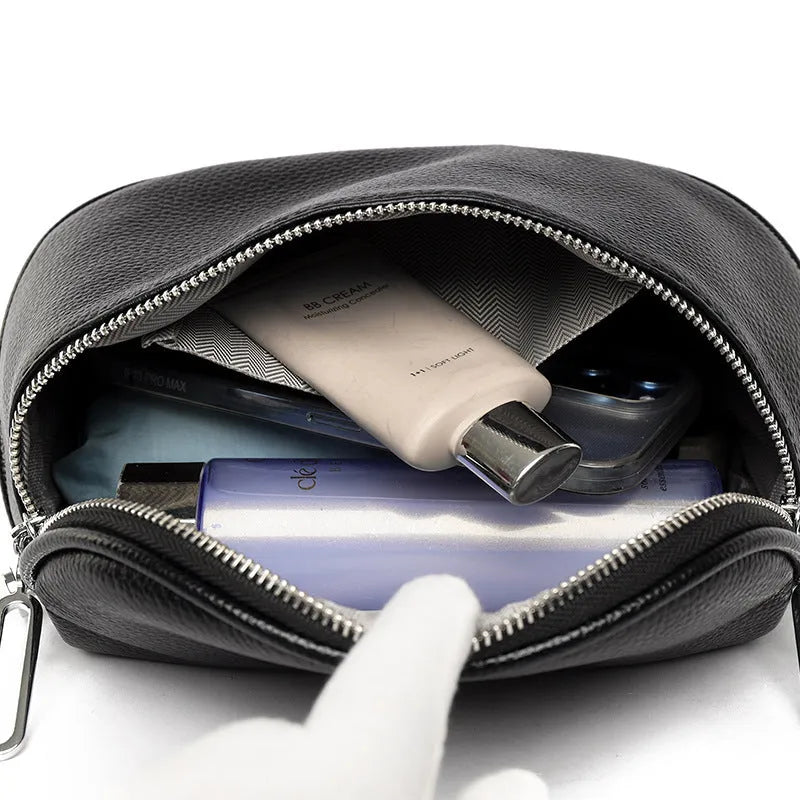 Women's saddle-shaped messenger bag in soft PU leather with cross-body strap and zippered compartment