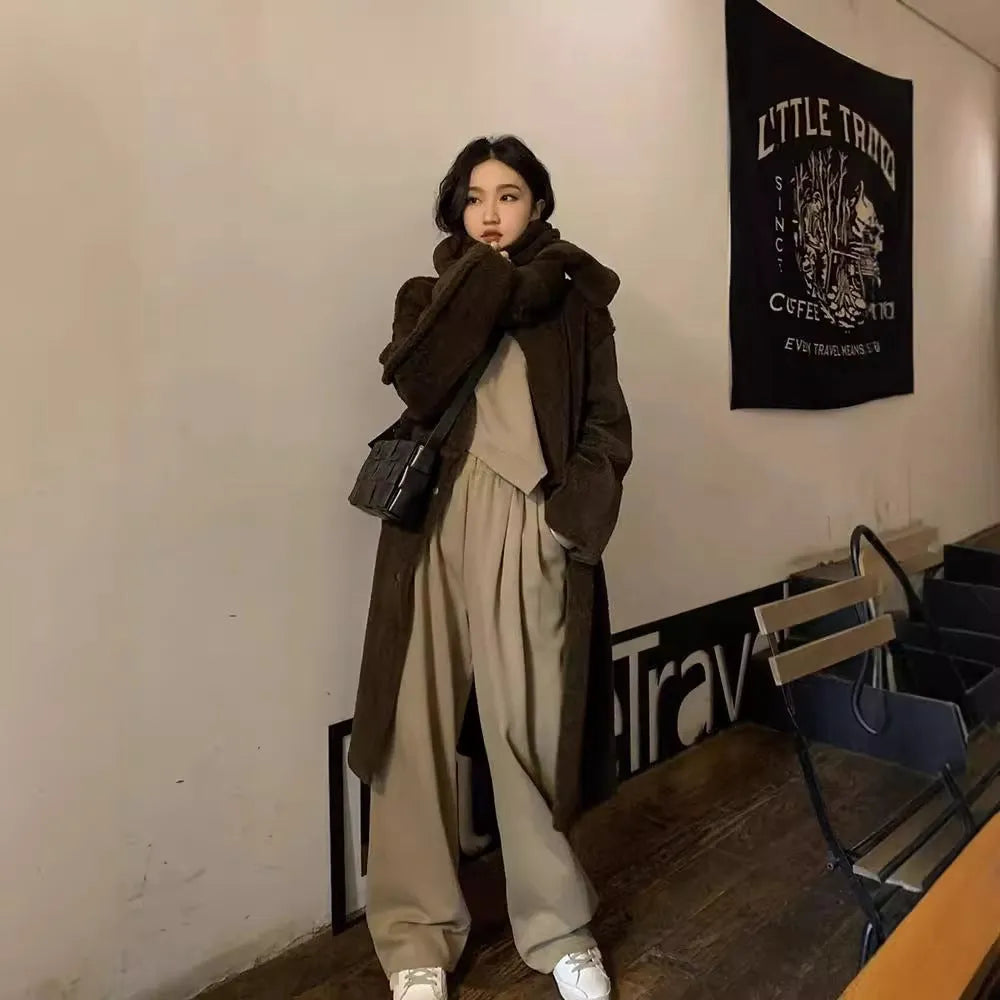 A loose-fitting khaki women's casual sports suit set with a long sleeve top and trousers.