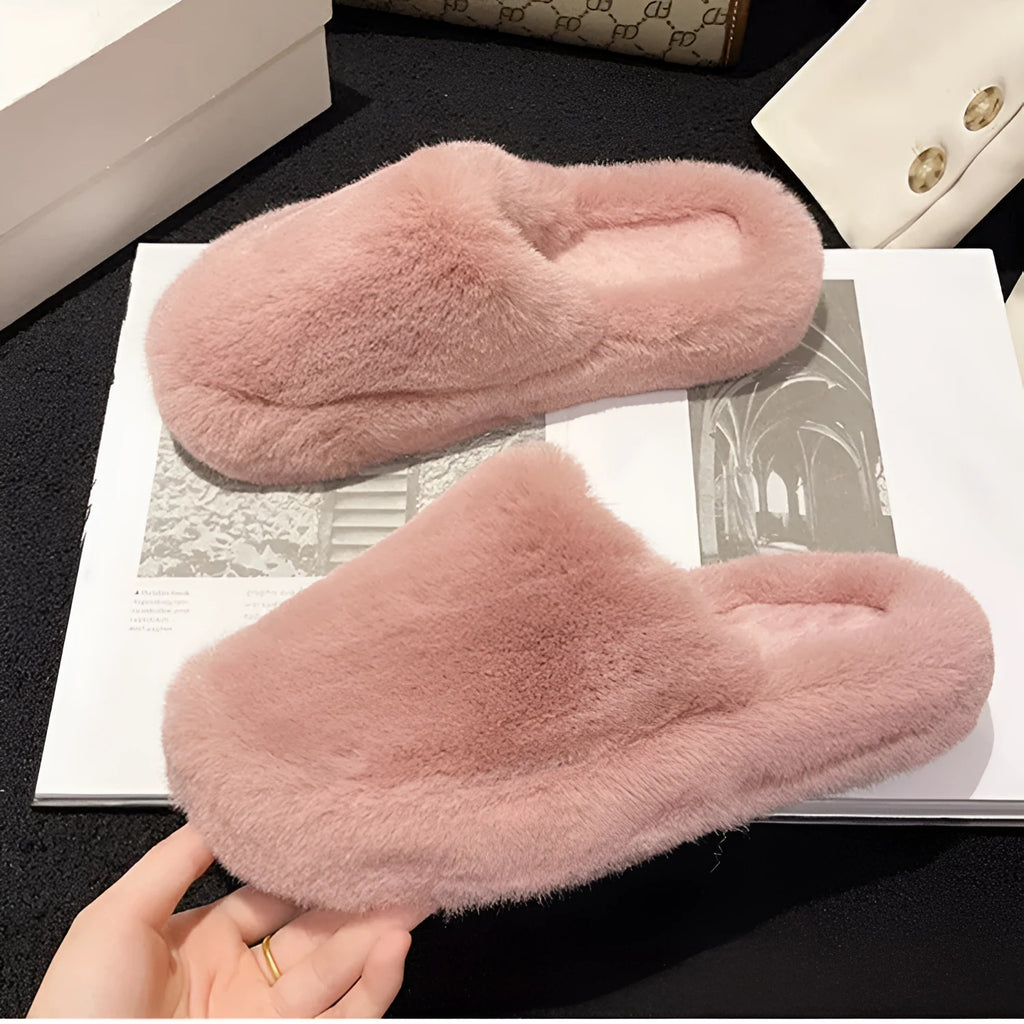 Women winter open-toe slippers with 3cm heel in beige, plush upper and black rubber sole