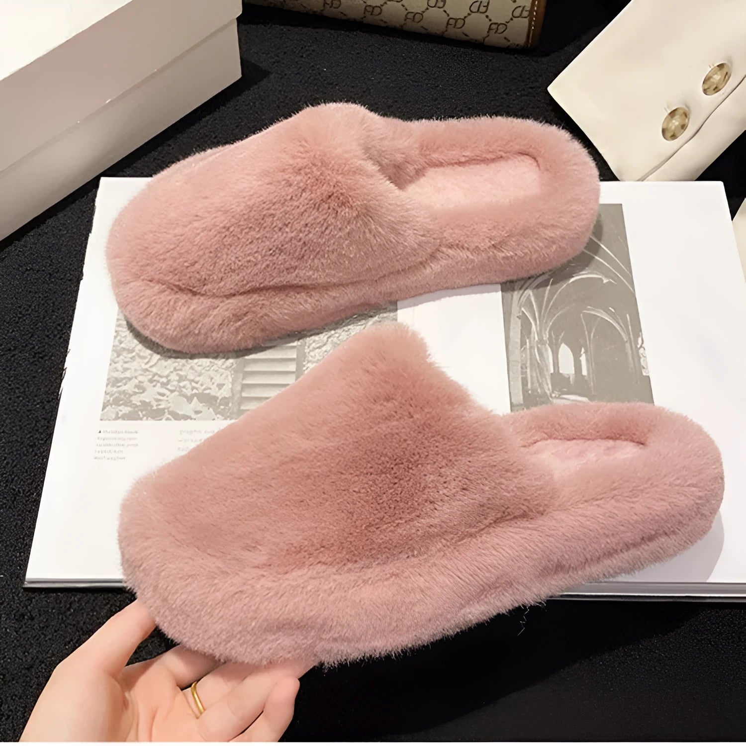 Women winter open-toe slippers with 3cm heel in beige, plush upper and black rubber sole