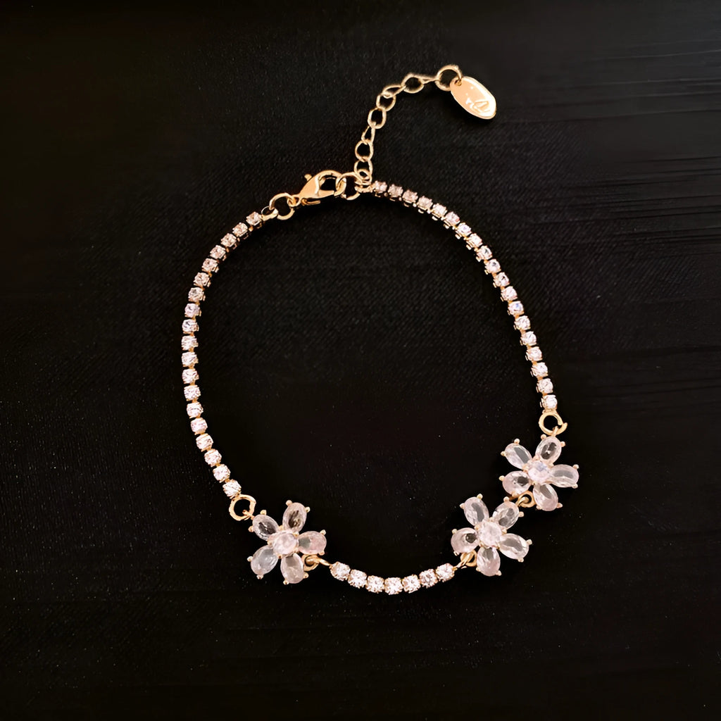 Women's geometric copper bracelet with inlaid zircon in a gold colour