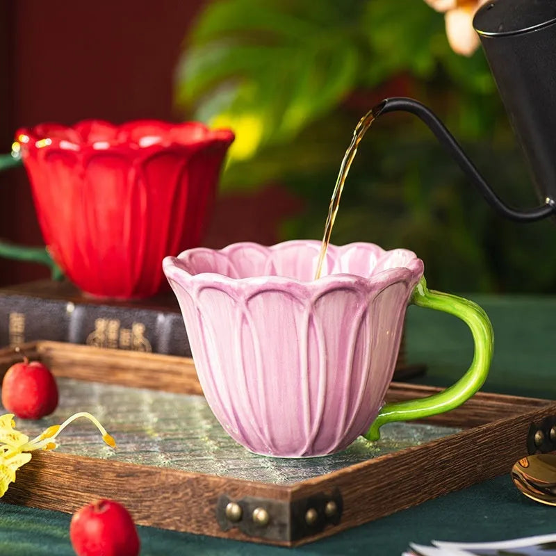 Ceramic breakfast cup with floral pattern in red and purple, showing 500ml capacity.