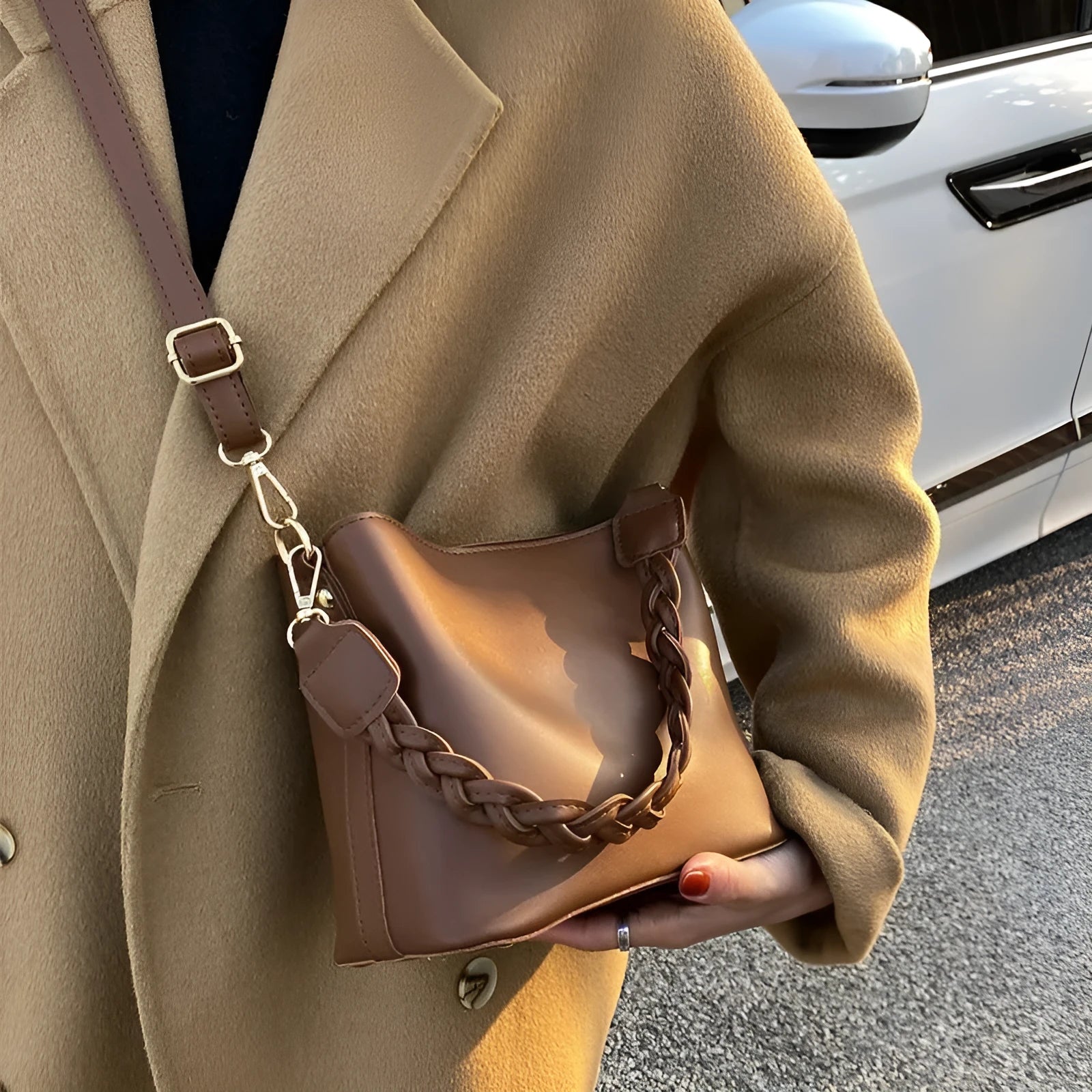 Retro woven PU leather one-shoulder crossbody underarm bucket bag in khaki colour.