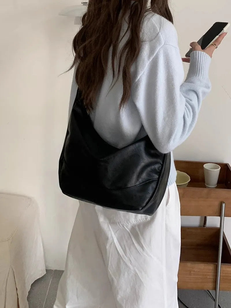 Female retro casual large capacity single shoulder crossbody bag in PU leather, brown, with sewing line detail and dumpling shape