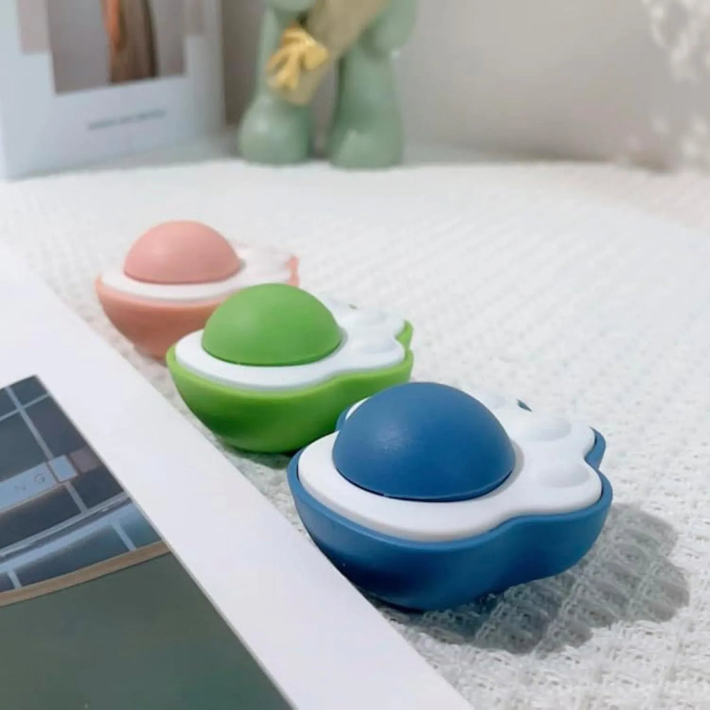 Blue, green, and pink catnip balls for dental cleaning measuring 45mm