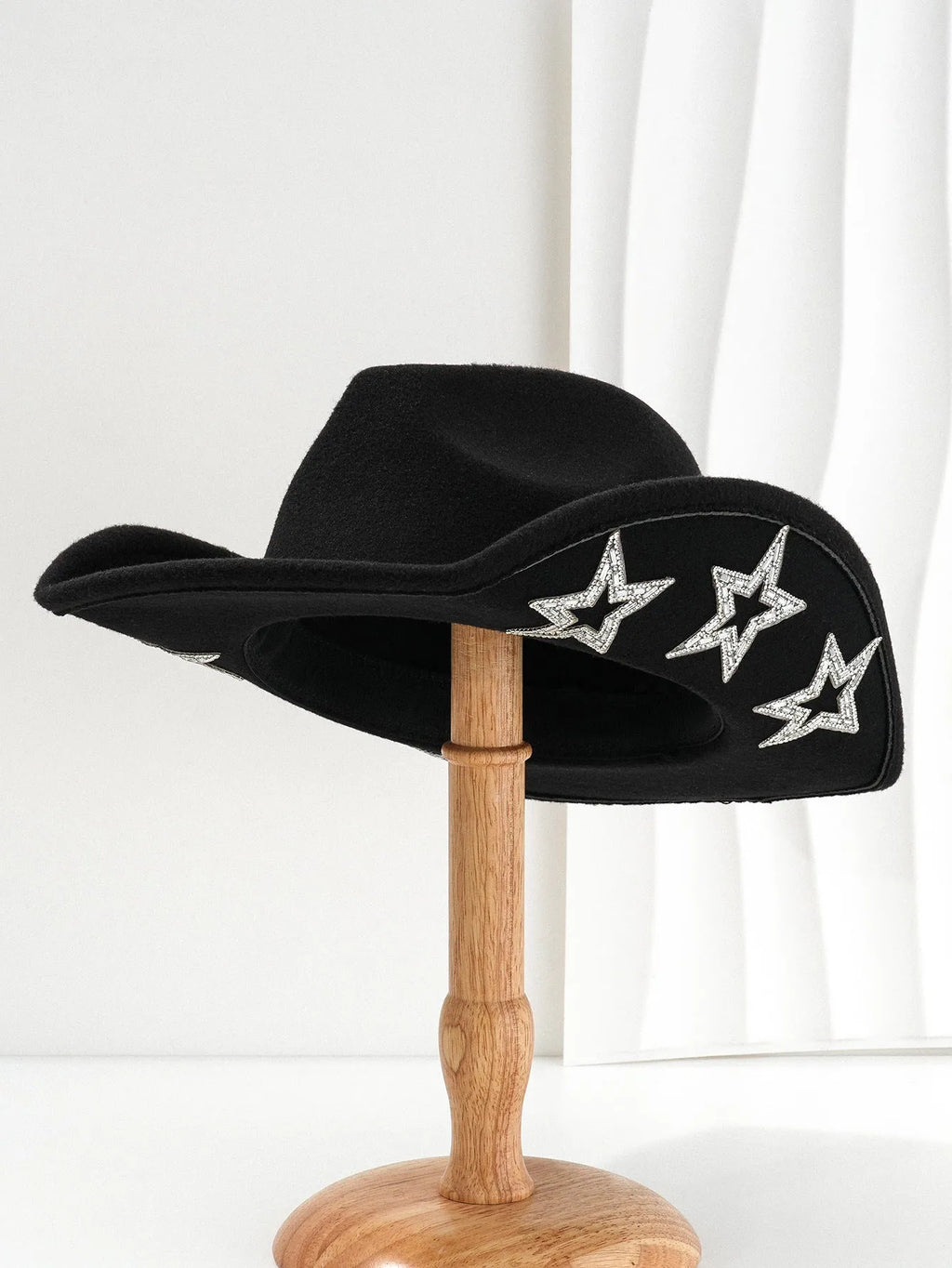 Polyester felt Western-style conical top hat with hexagonal star decoration in beige.
