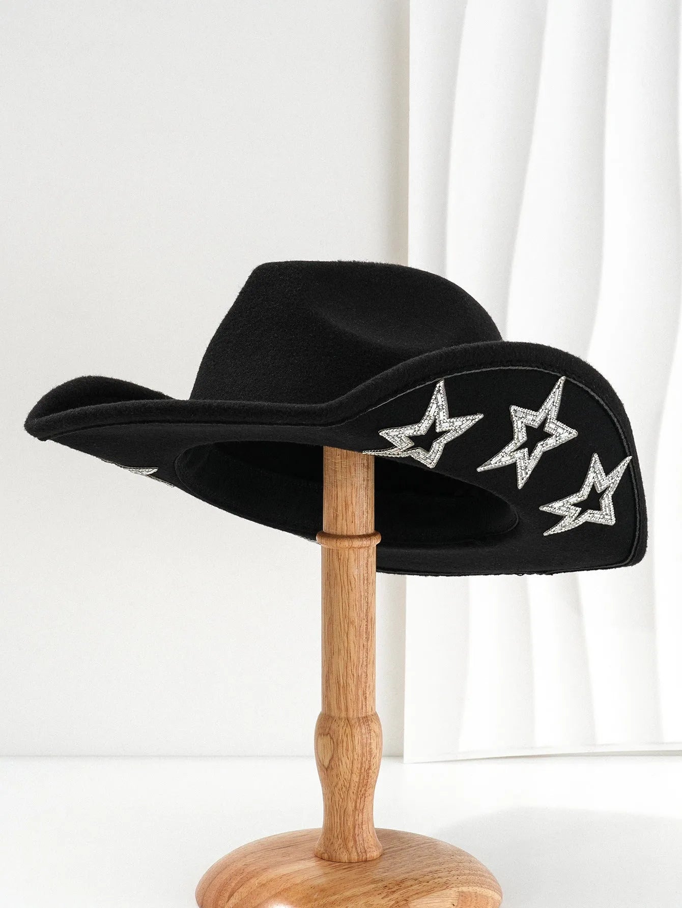 Polyester felt Western-style conical top hat with hexagonal star decoration in beige.