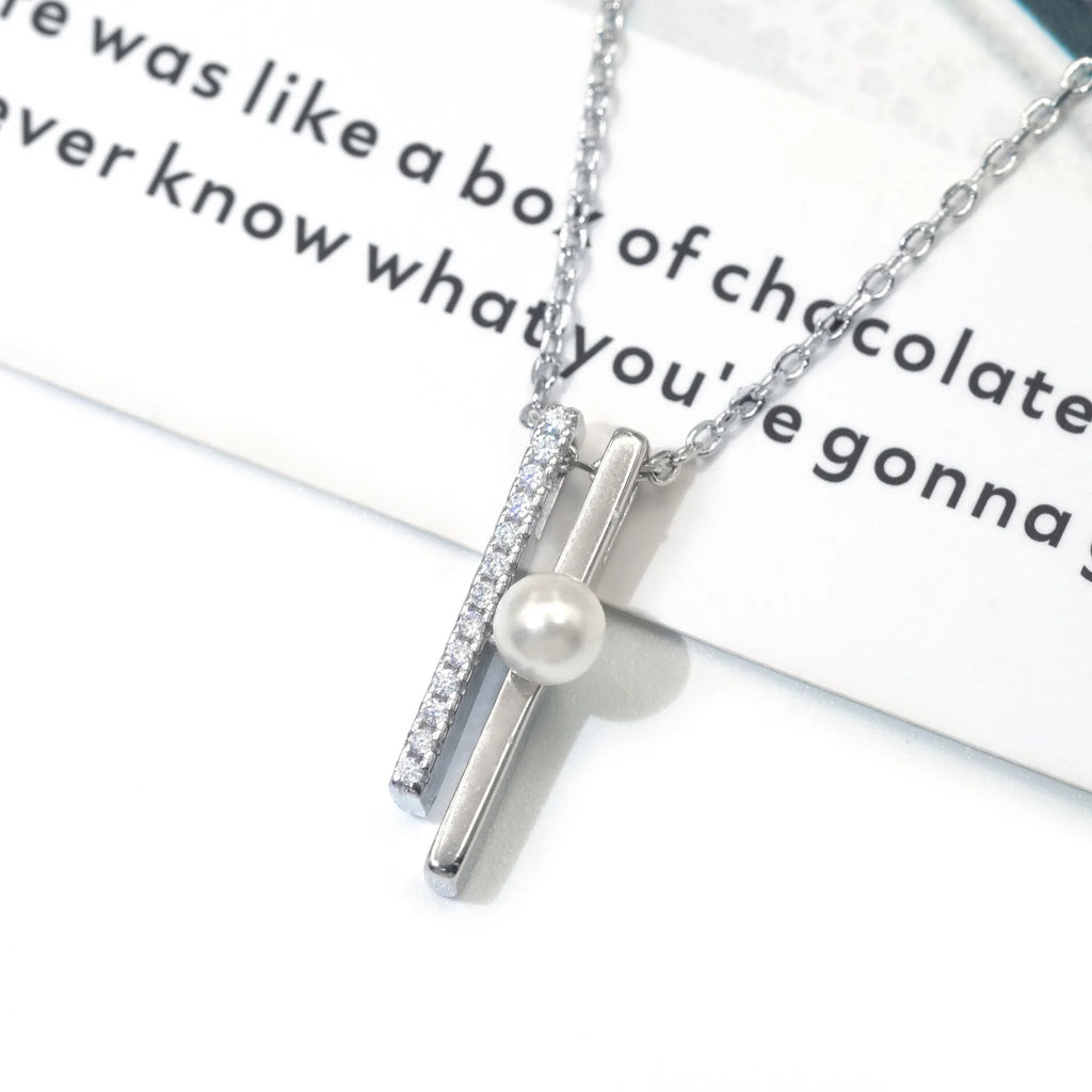 Silver pendant necklace for women with vertical pattern beads in white gold colour