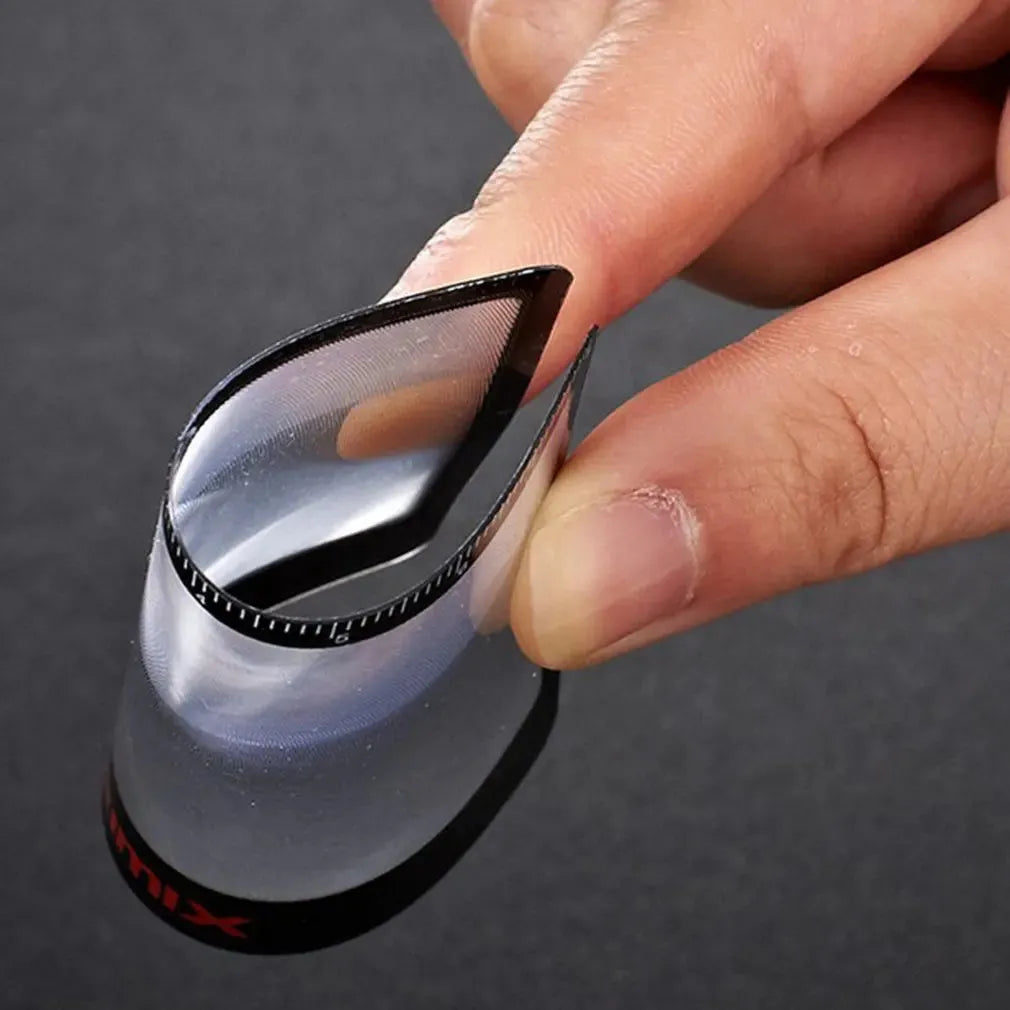 Credit card sized plastic magnifier in black or white colour for portable reading assistance