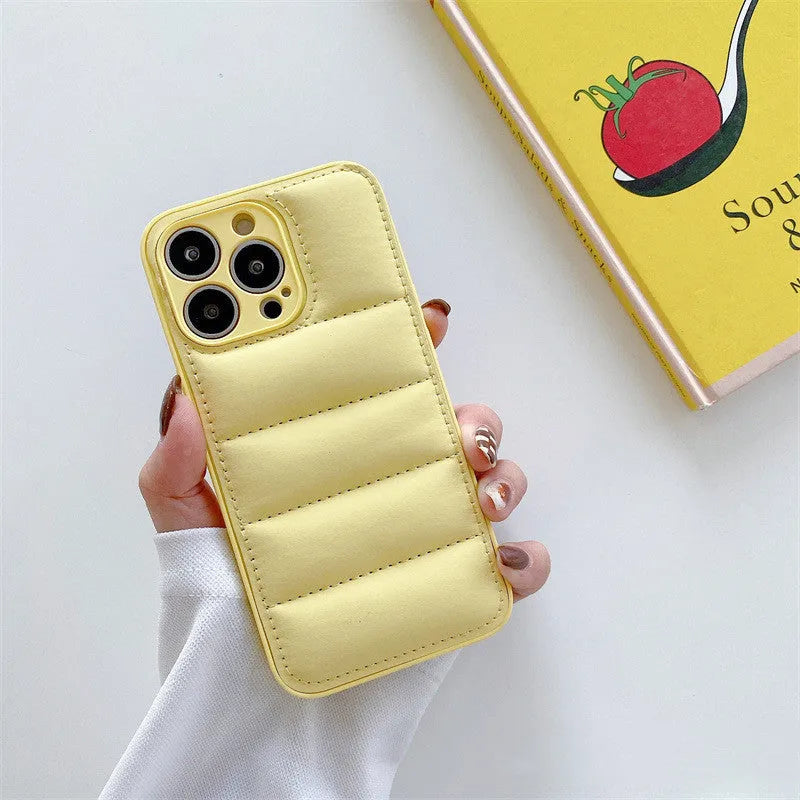 Solid colour TPU and PC back cover phone case for iPhone 14, 14 Pro, 14 Pro Max and 14 Plus in black, yellow, orange, green, blue, silver and white