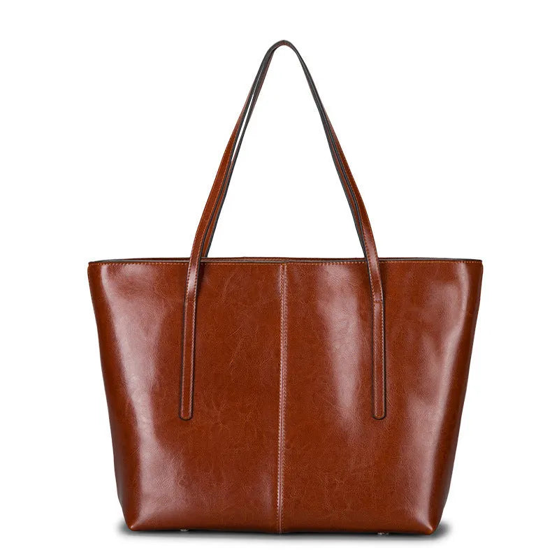 Women's shoulder bag in genuine cowhide leather with large capacity interior and retro styling