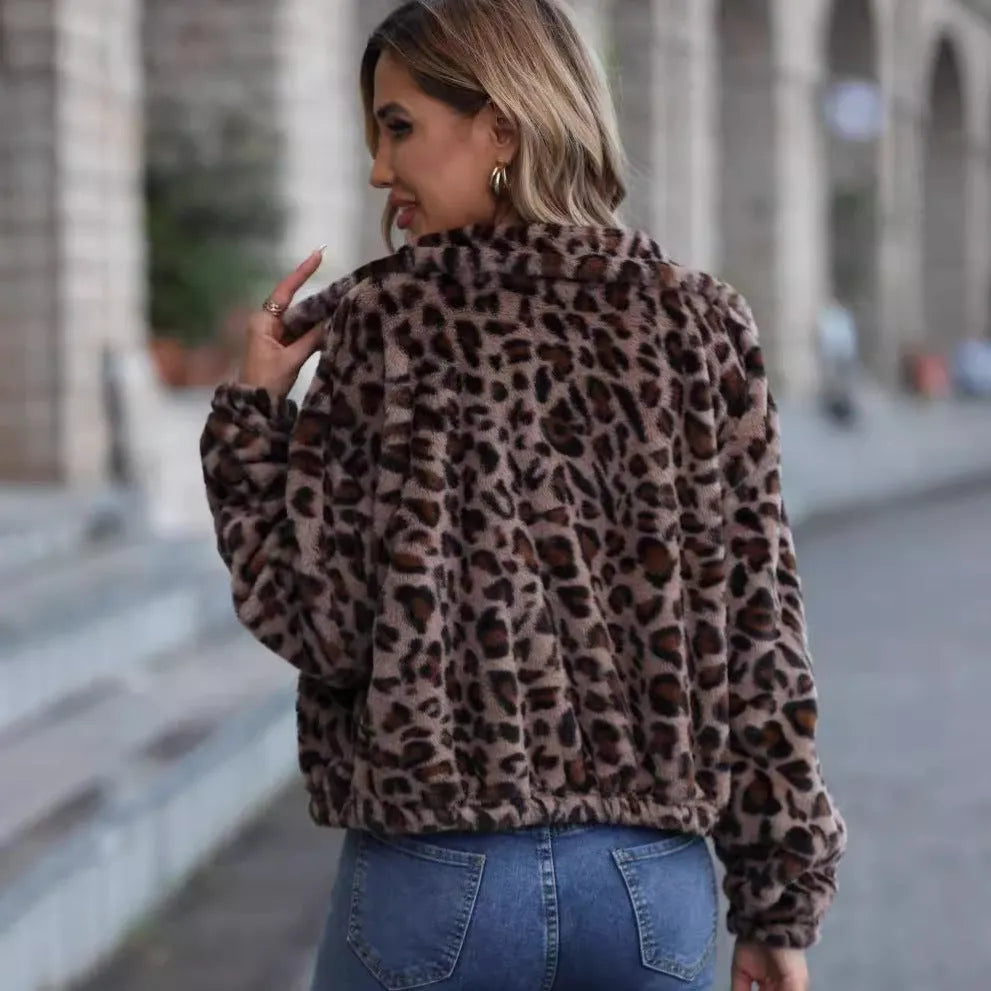 Women's loose-fitting leopard print plush coat with a front zipper and long sleeves.