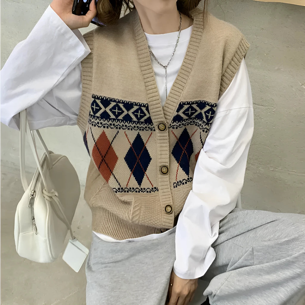 Women's loose sleeveless cardigan top in a red diamond plaid pattern