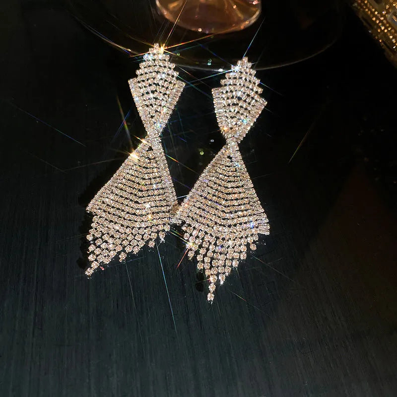 Rhinestone Inlaid Claw Chain Tassel Long Earrings for Women Copper Geometric Diamond Silver Needle Blue Gold Silver Option Shape Ins Style Drop Earrings