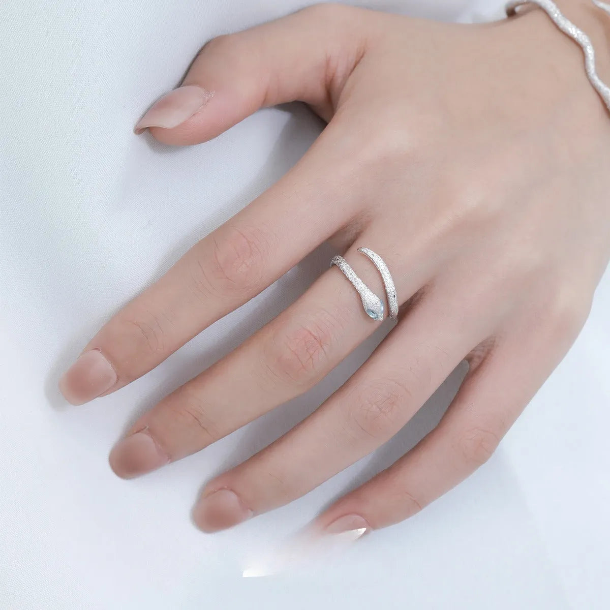 Sterling silver adjustable snake ring with platinum electroplating for women