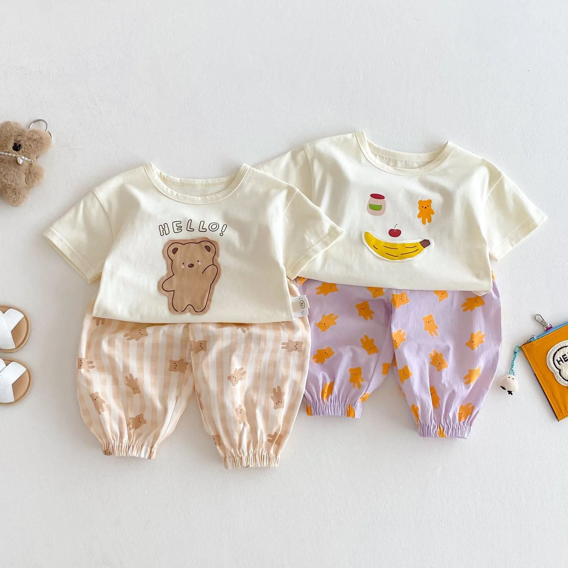 Children's bear patch cartoon T-shirt and shorts two-piece set in khaki colour, cotton-polyester blend, short sleeves and shorts