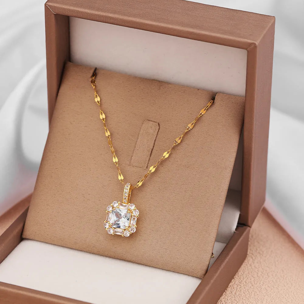Women's gold geometric clavicle chain with quadrilateral pendant and gemstone inlay on water wave chain