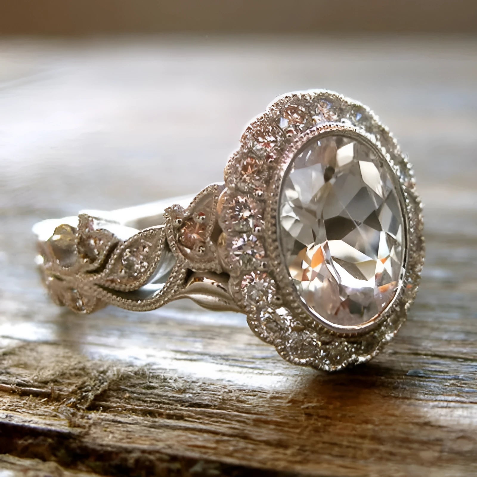 White gold coloured women's ring with round zircon stone and geometric copper design
