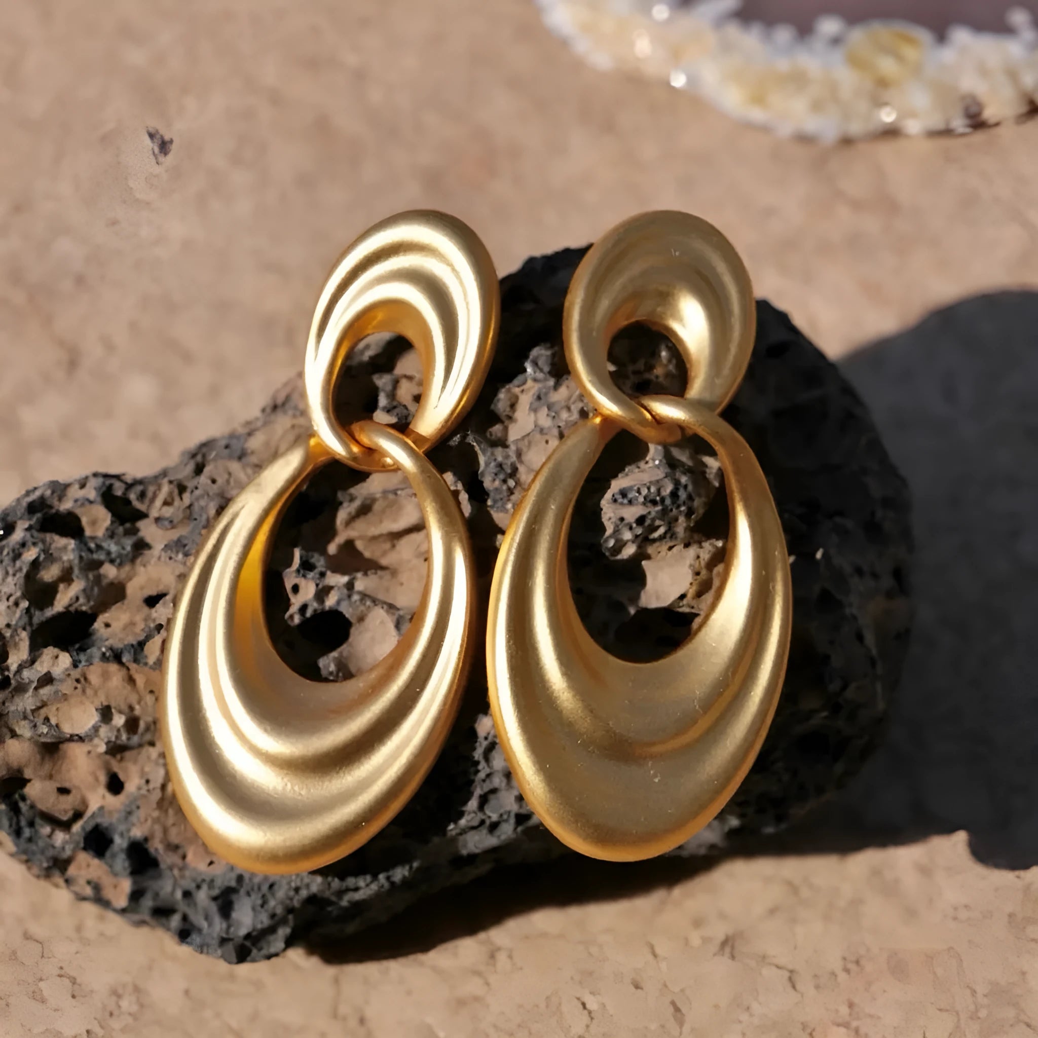 Gold double circle French retro earrings with U-shaped design and quicksand colour finish