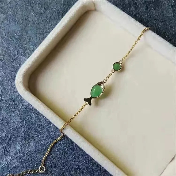 Electroplated yellow gold retro style bracelet with copper alloy and plastic construction