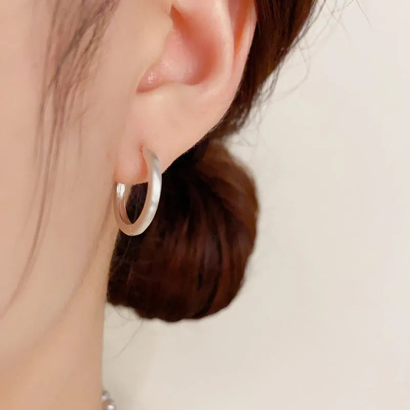 Gold-plated geometric ear clip with round eyelet design for women's clip-on jewellery