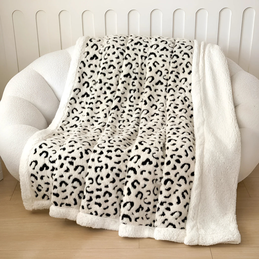 Double-layer cationic leopard jacquard taffeta blanket showing animal print pattern design