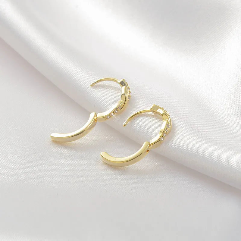 Geometric interwoven copper earrings for women in gold or silver colour with a hemp rope design.
