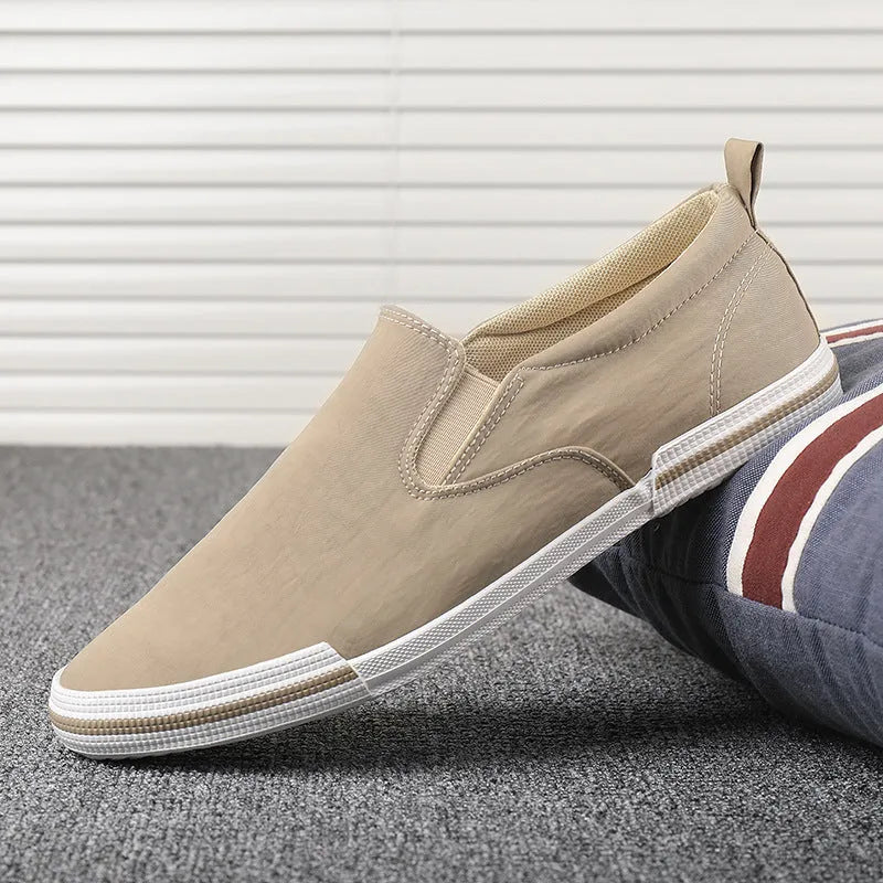 Men's casual canvas sneakers in three colours with vulcanised rubber sole and low-top design