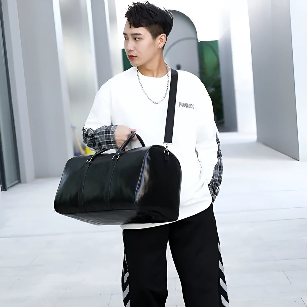 Retro large capacity men's sports gym bag in black PU leather with visible sewing thread stitching