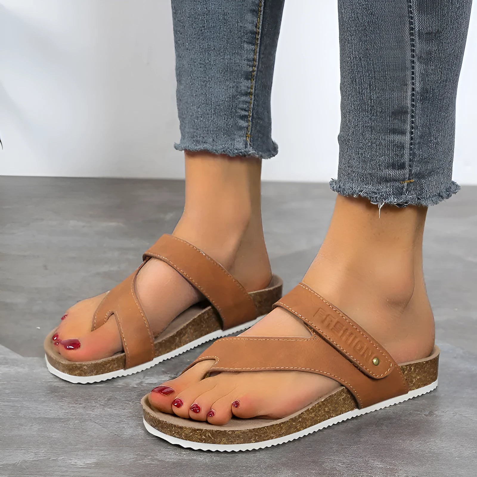 Flat toe ring thick-soled flip-flops in artificial PU with foam sole