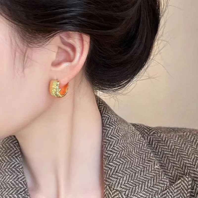 Gold geometric U-shaped alloy ear clip for women with electroplated finish