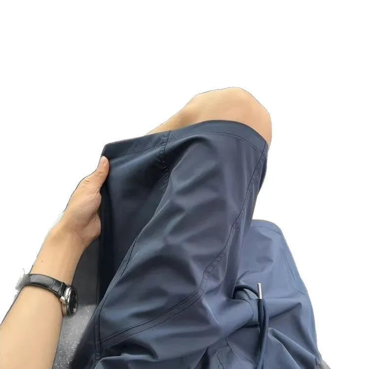 Slant sports shorts for men in quick-drying polyester fabric with straight-leg design