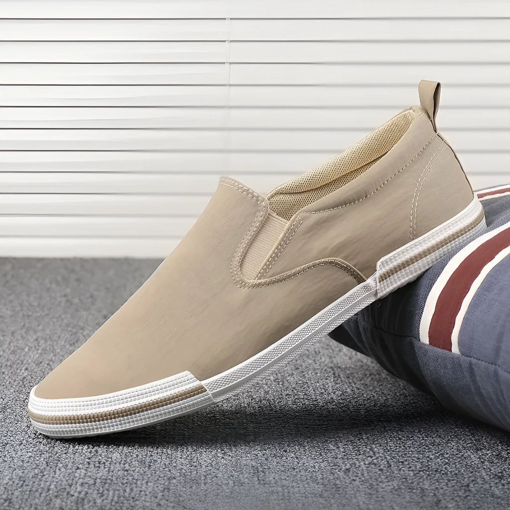 Men's casual canvas sneakers in three colours with vulcanised rubber sole and low-top design