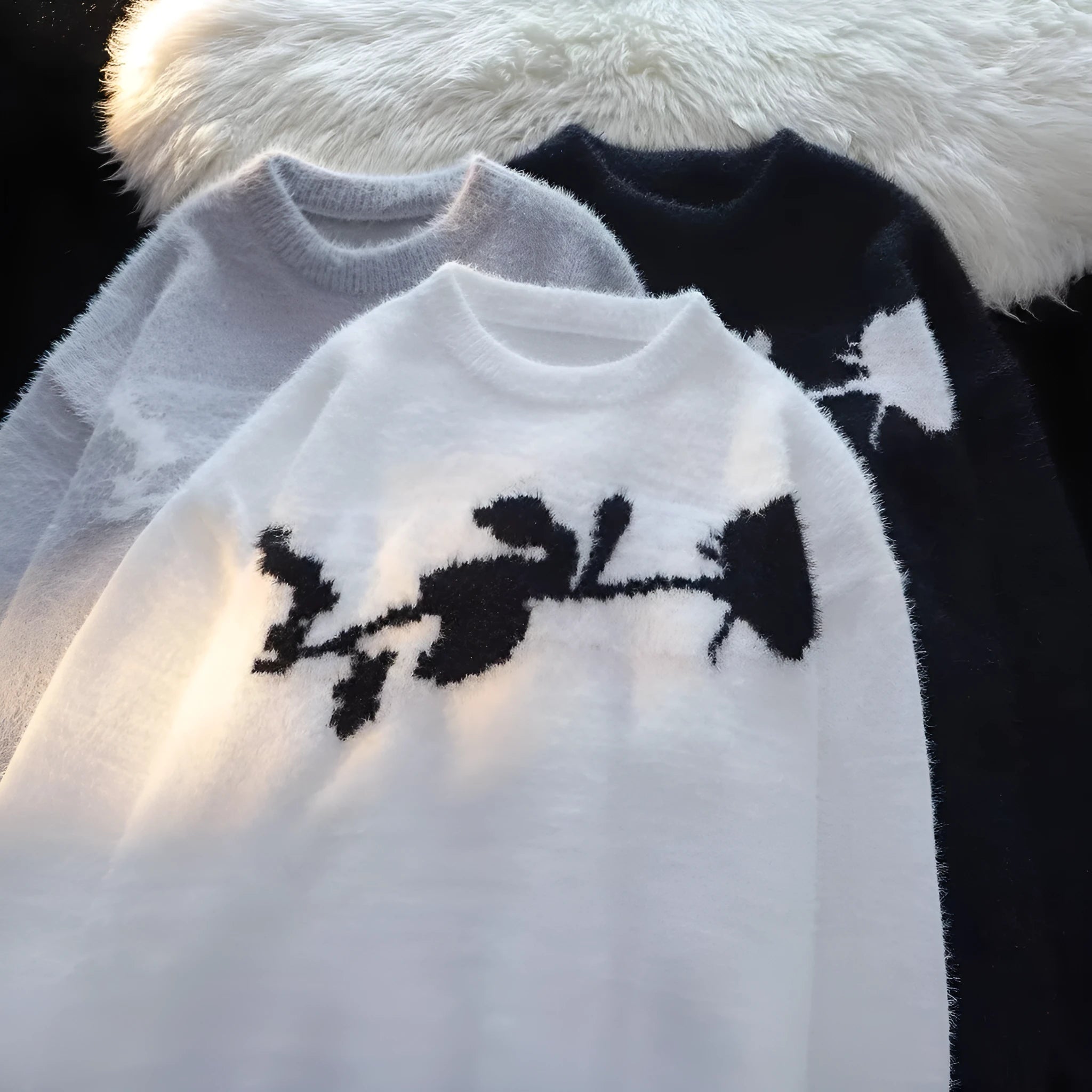 Men's dark rose flocking horse design sweater in cotton-polyester blend fabric
