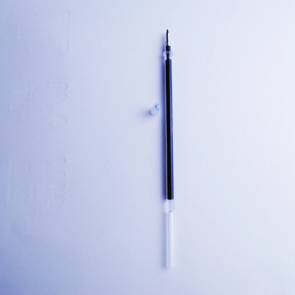 Portable fading ink pen set with 0.5mm tip, plastic body, and 8 refill cores