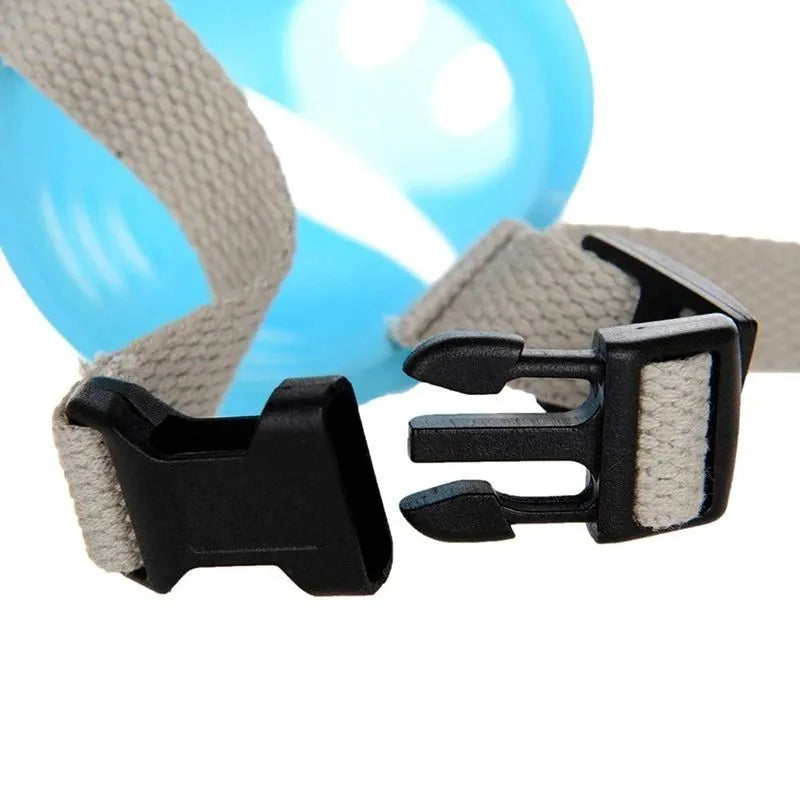 Silicone anti-bite mouth cover for dogs and piggies with long snouts in blue and green colours