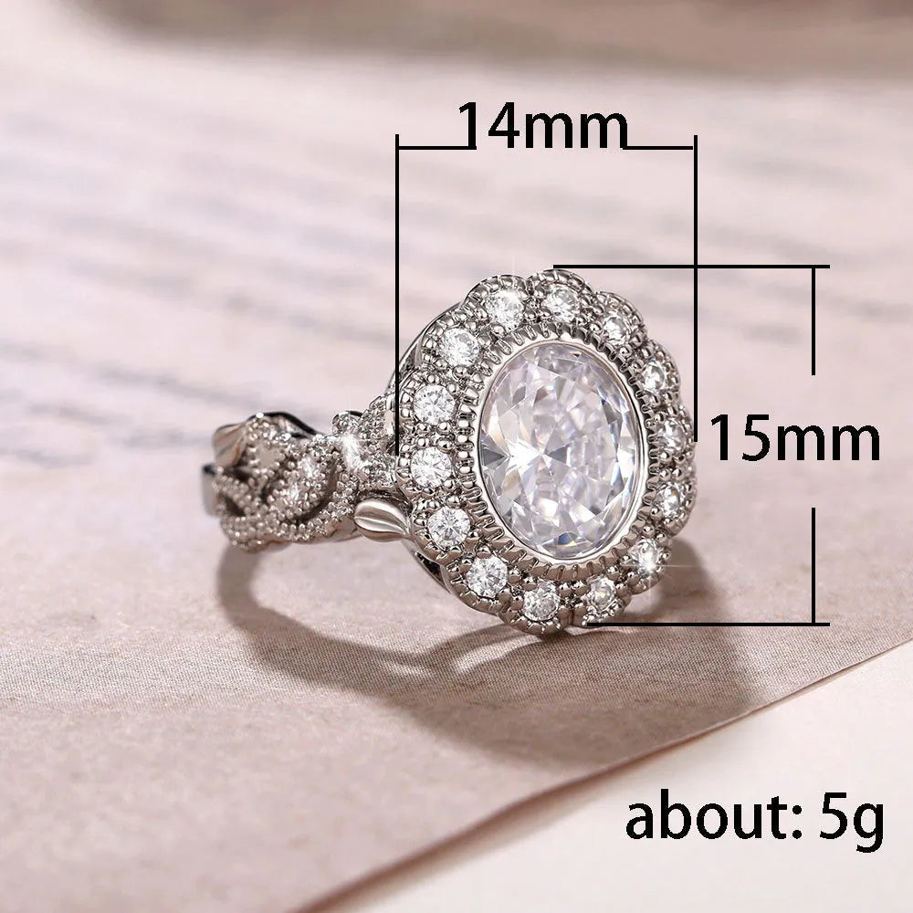 White gold coloured women's ring with round zircon stone and geometric copper design