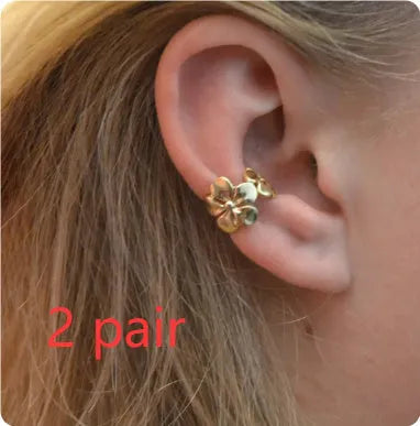 Gold-coloured women's earrings with starfish and conch designs on alloy posts.
