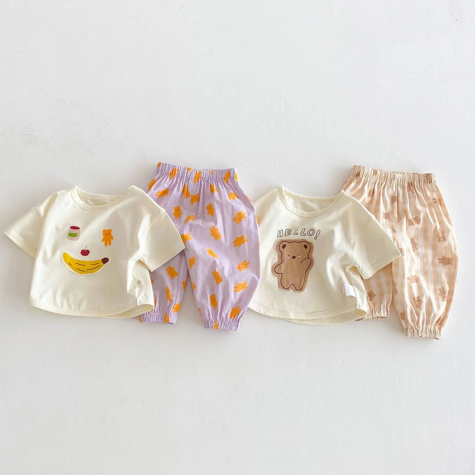Children's bear patch cartoon T-shirt and shorts two-piece set in khaki colour, cotton-polyester blend, short sleeves and shorts