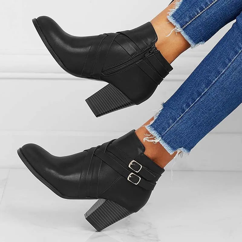 Grey women's plus size short ankle boots with a 7cm chunky heel and side zipper.