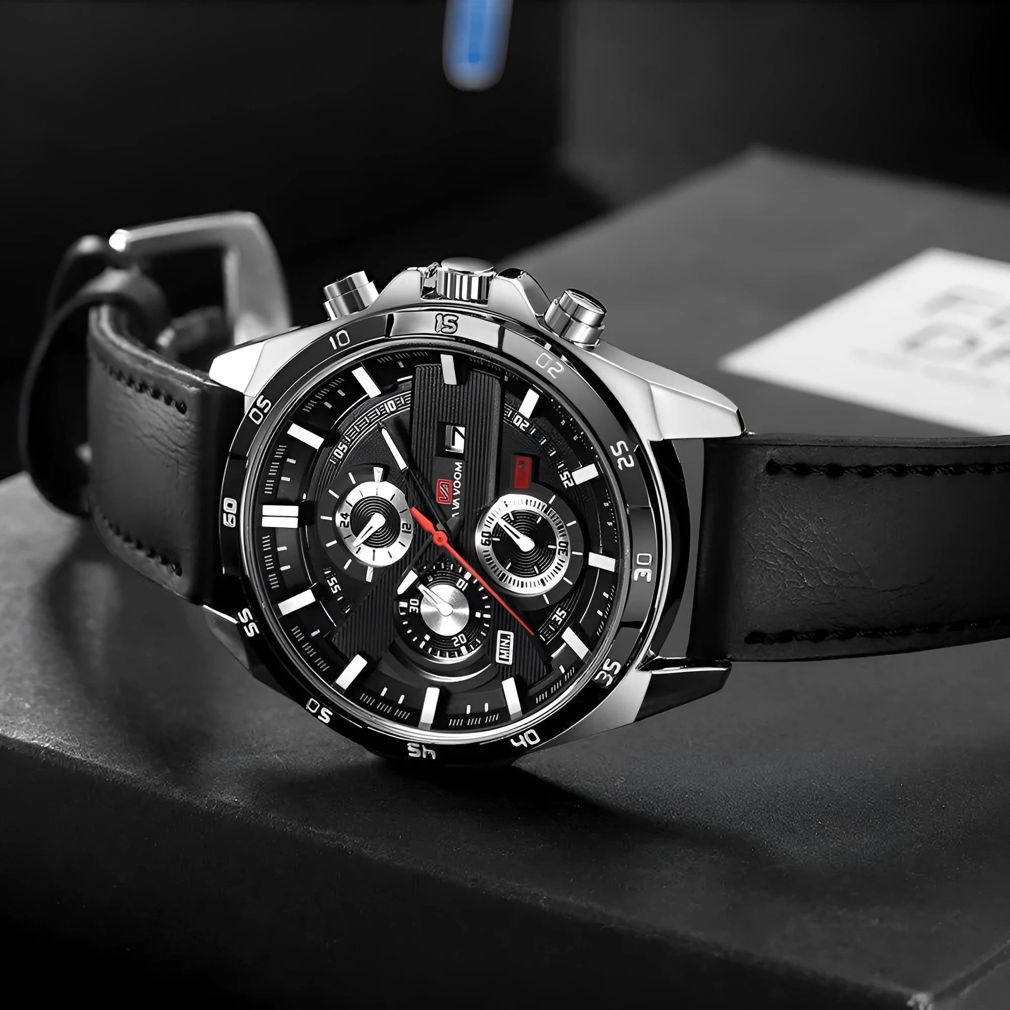 Men's casual quartz watch with calendar on brown leather-look strap and white dial.