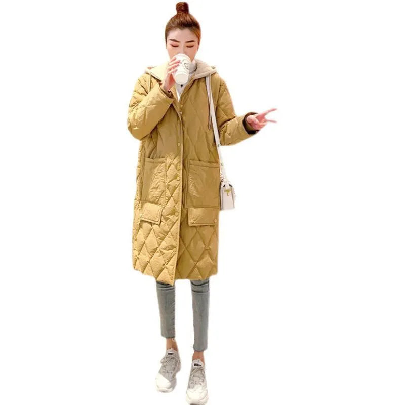 Women's over-the-knee padded jacket with rhombus plaid pattern in black with hood and flight sleeves