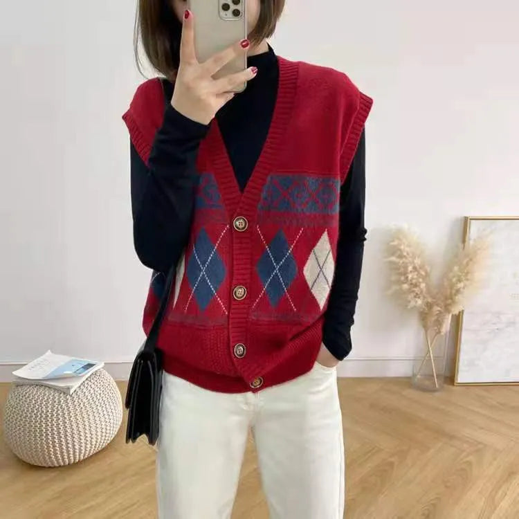 Women's loose sleeveless cardigan top in a red diamond plaid pattern