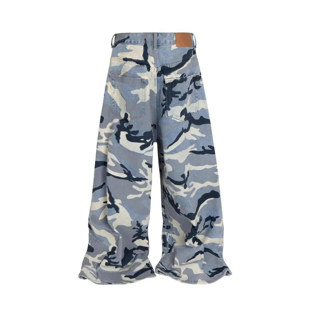 Snow camouflage blue jeans with camouflage pattern in loose fit stretch denim