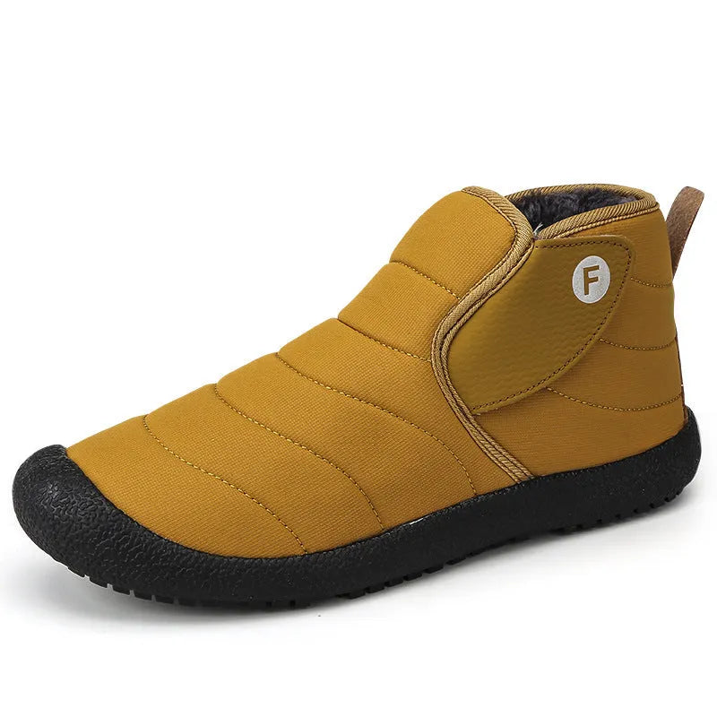 Men's unisex snow boots in black, blue, green or yellow with a rubber sole and plush lining.