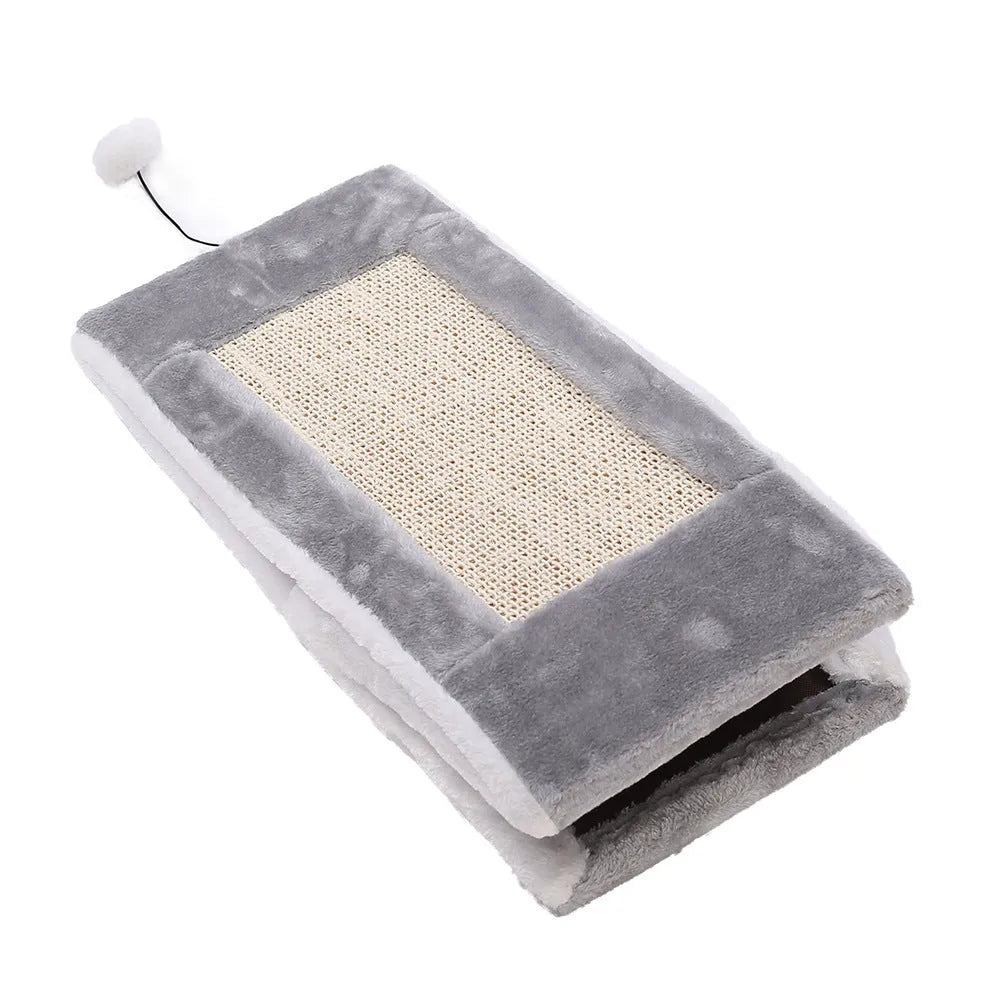 Triangle-shaped cat bed with integrated sisal scratching surfaces in grey and white colour option