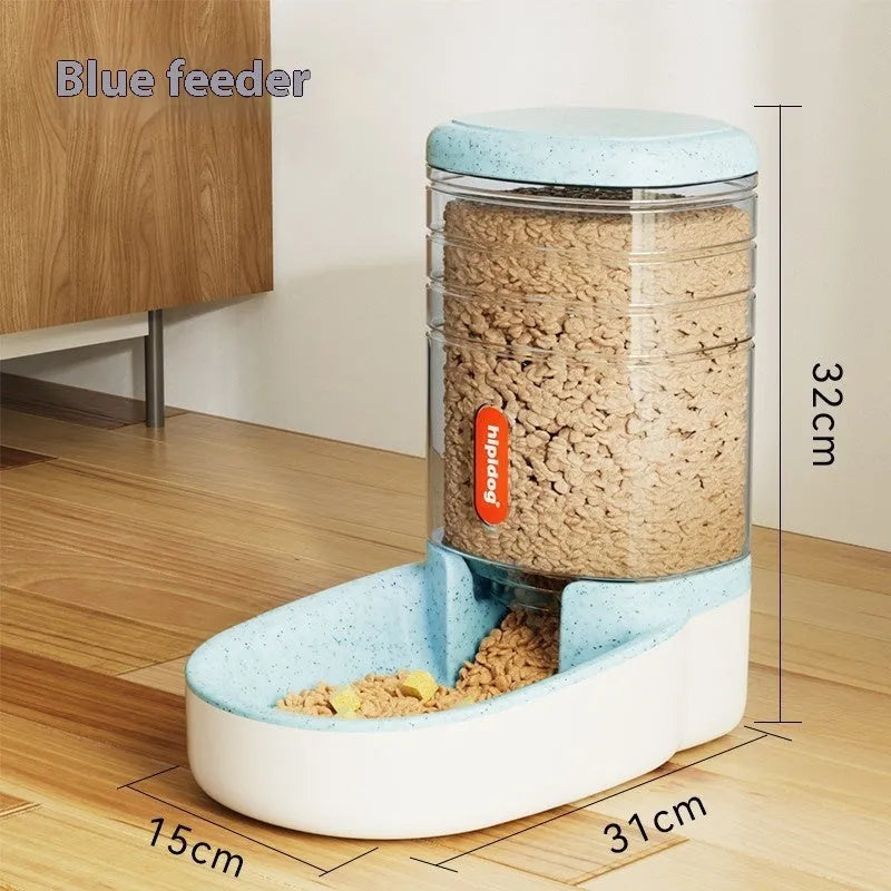 Automatic pet drinker with 3.8L capacity in blue, green, grey, or pink colours for dogs and cats