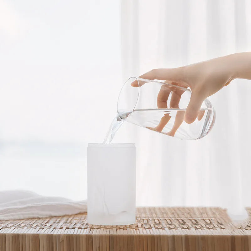 Car USB mute atomiser humidifier in ice white, columnar shape, 75x149mm, with single fog outlet