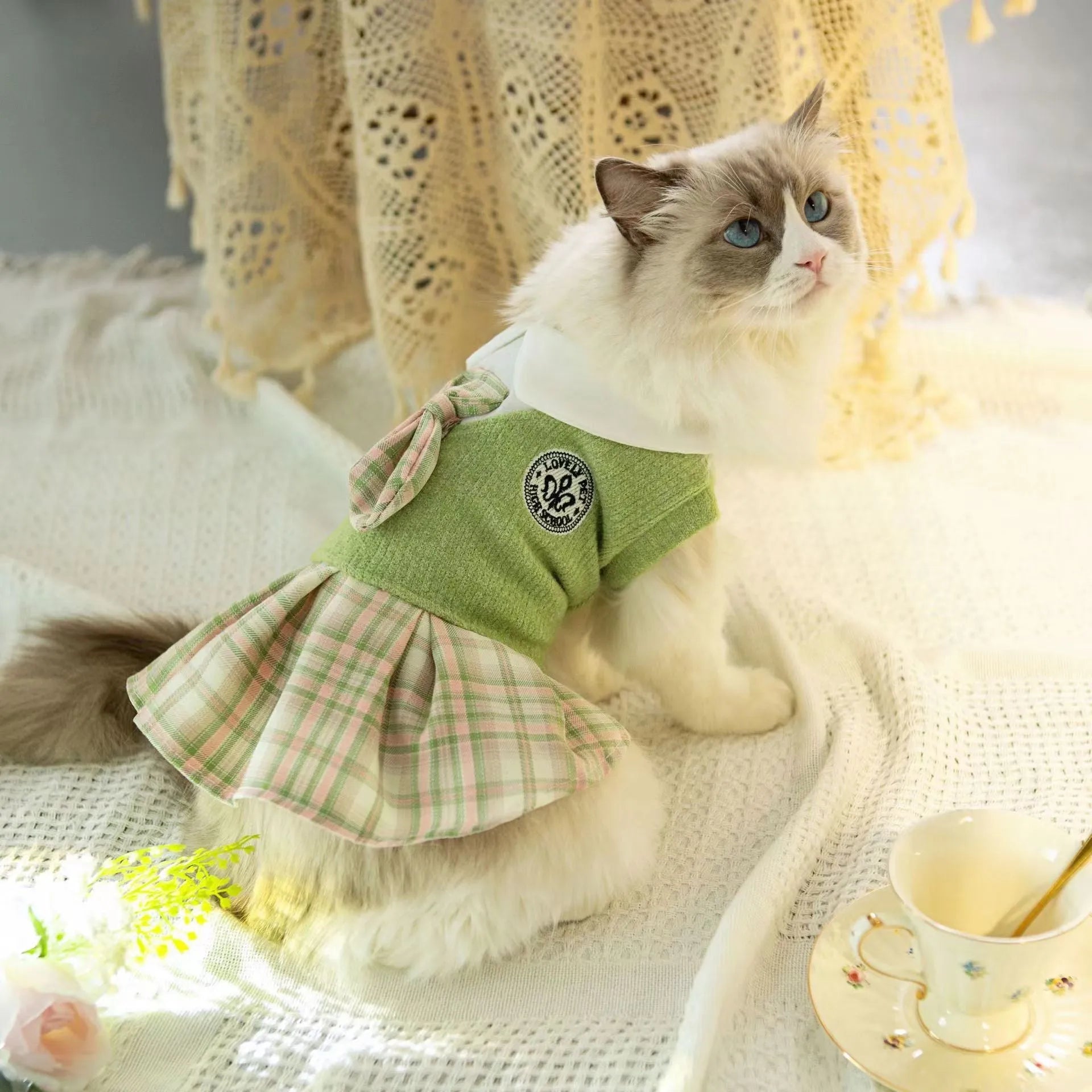 Polyester tartan skirt for pets in princess style with pink, blue, or green colours